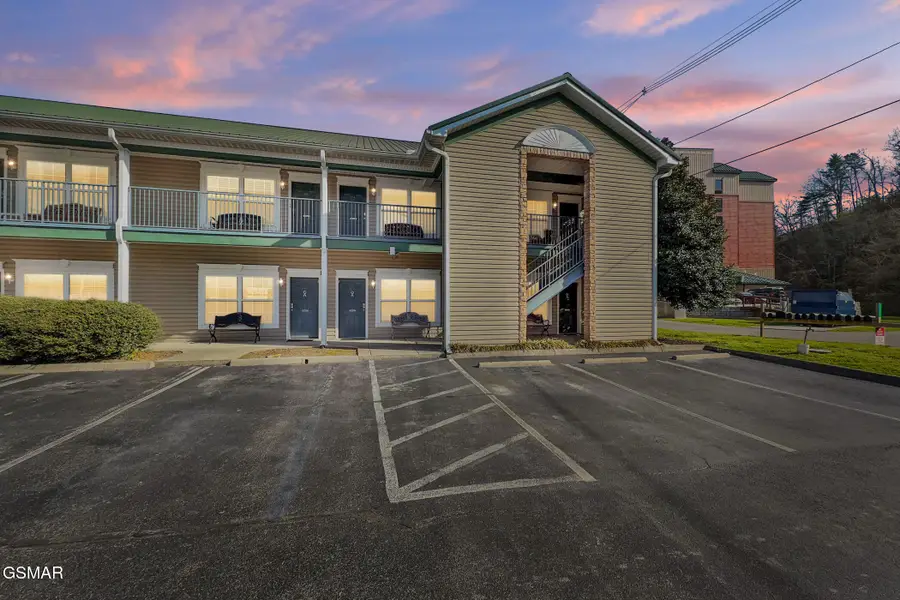 2743 Colonial Drive #APT 214, Pigeon Forge, TN 37863 - #2