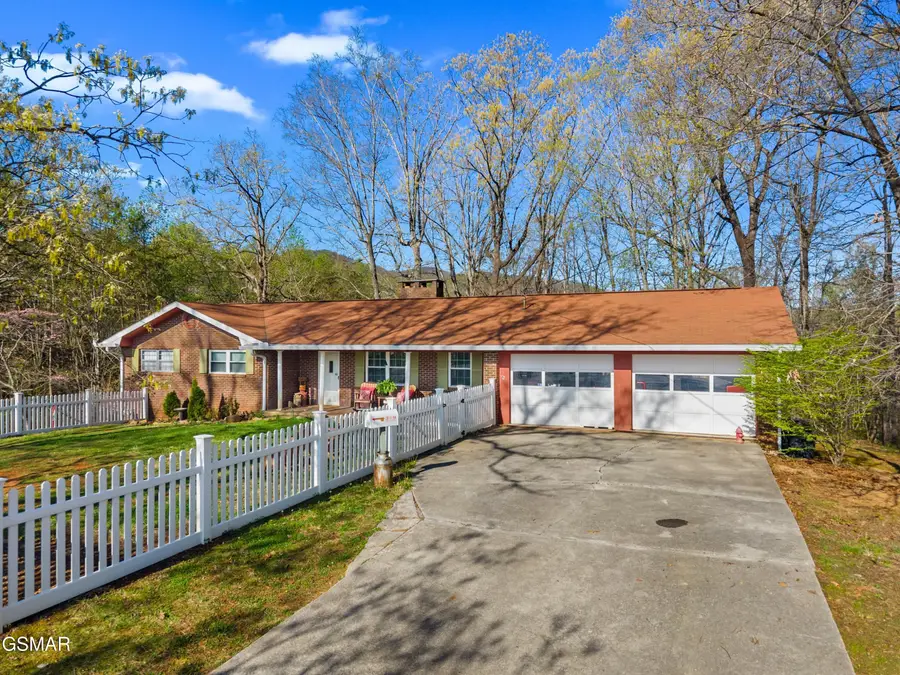 1060 Sunset Circle, Newport, TN 37821 - #2