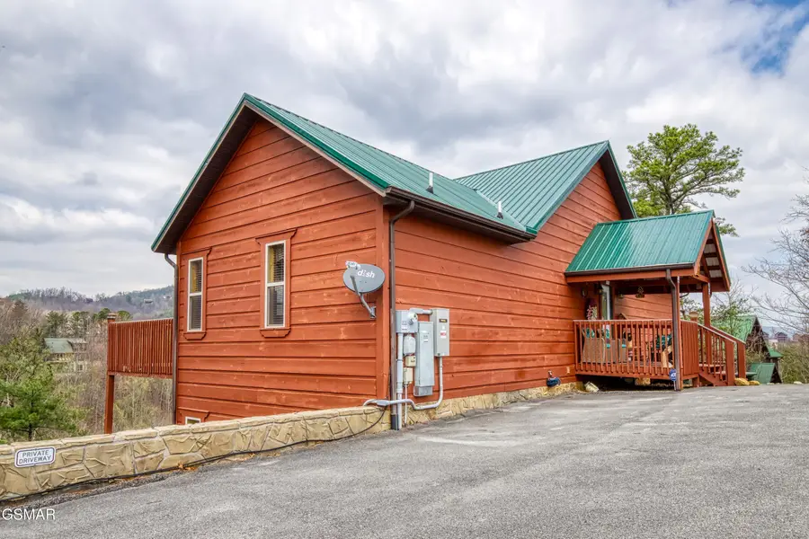 2716 Knights Lane, Sevierville, TN 37862 - #2