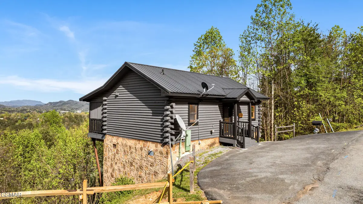 808 Peak Loop Way, Pigeon Forge, TN 37862 - #1