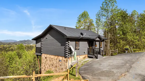 808 Peak Loop Way, Pigeon Forge, TN 37862