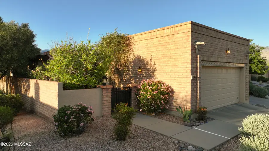 233 E Crooked Stick, Oro Valley, AZ 85737 - Image #2