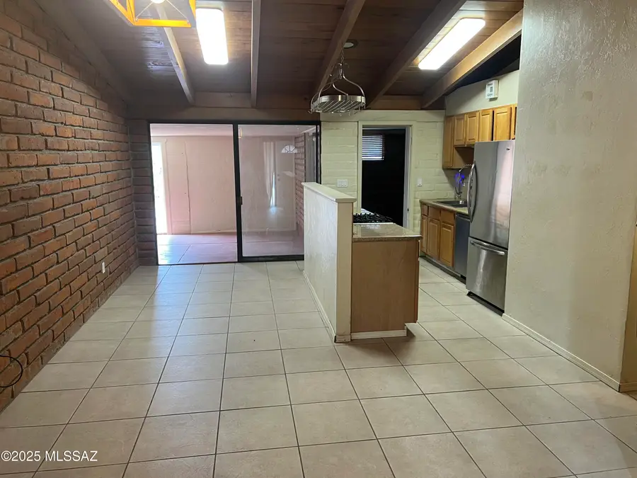 1303 N Roberts Way, Tucson, AZ 85712 - Image #2