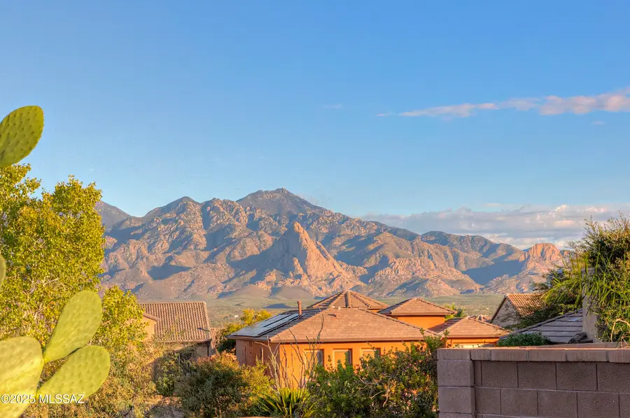 5941 S Meadow Hills Loop, Green Valley, AZ 85622 - Image #2