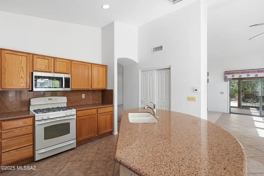 916 N Gulch Drive, Green Valley, AZ 85614 - Image #3
