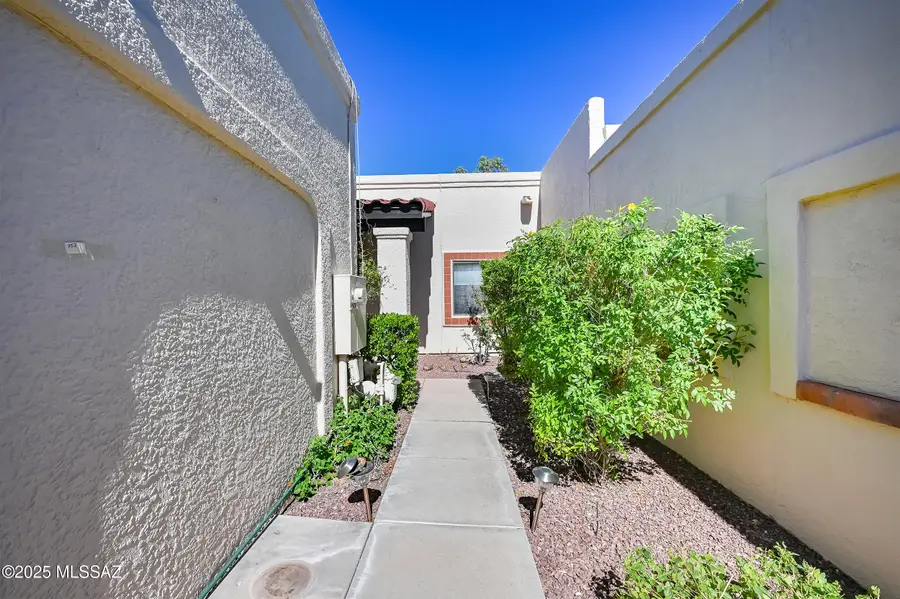 840 W Calle De Emilia, Green Valley, AZ 85614 - Image #2