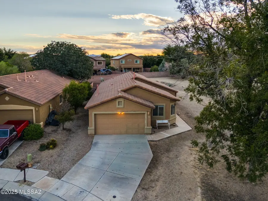 102 S Beyerville Place, Sahuarita, AZ 85629 - Image #2