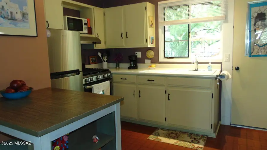 211 W Camino Manzana #B, Green Valley, AZ 85614 - Image #2