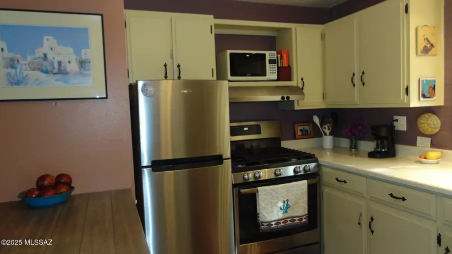 211 W Camino Manzana #B, Green Valley, AZ 85614 - Image #3