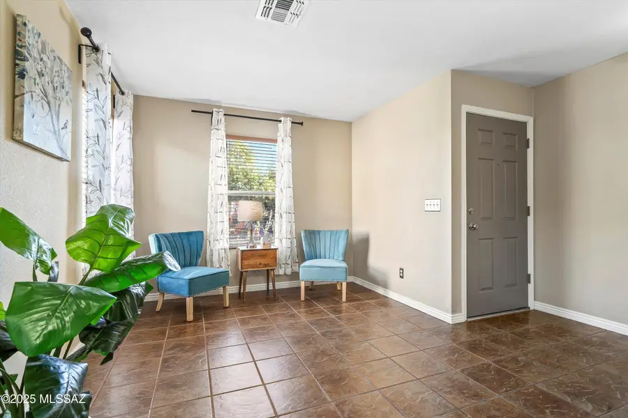 10069 N Blue Crossing Way, Tucson, AZ 85743 - Image #2