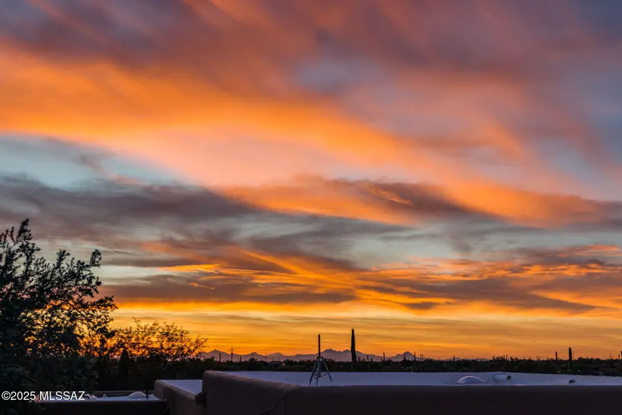 11735 N Vista Del Sol, Oro Valley, AZ 85742 - Image #2