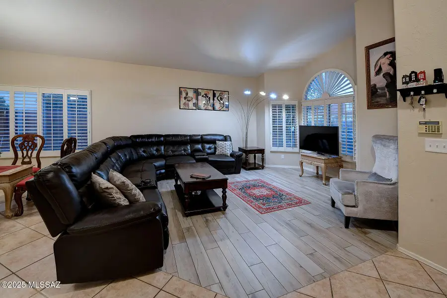 10527 N Camino Rosas Nuevas, Oro Valley, AZ 85737 - Image #3