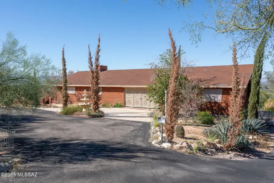 8901 N Riviera Drive, Oro Valley, AZ 85704 - Image #2
