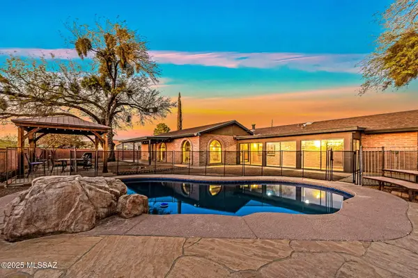 8240 S Wentworth Rd, Tucson, AZ 85747