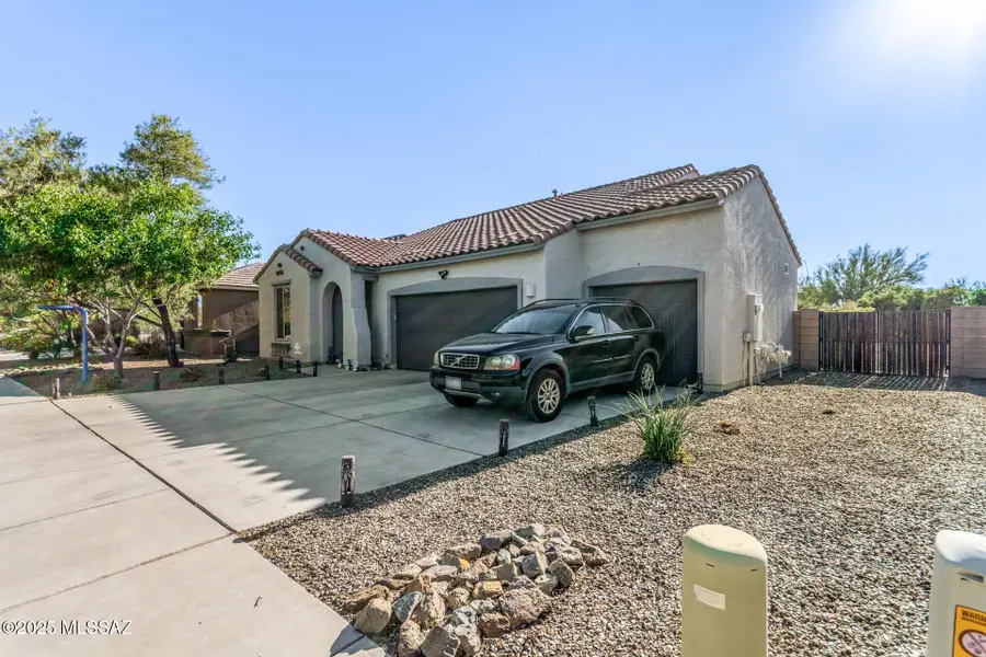 12543 N Boscombe Drive, Marana, AZ 85653 - Image #2