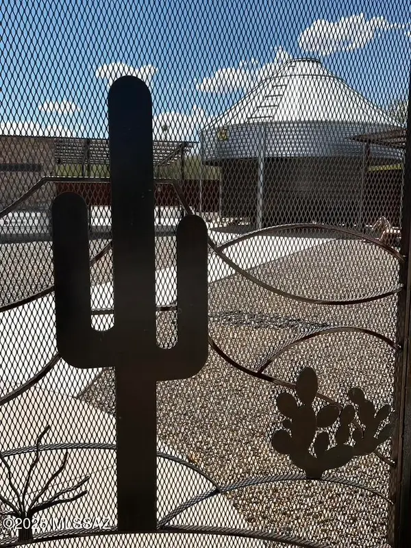 741 W Via De Suenos, Green Valley, AZ 85622