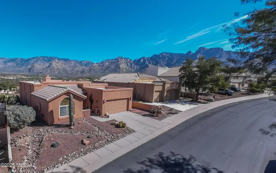 11932 N Labyrinth Drive, Tucson, AZ 85737 - Image #2