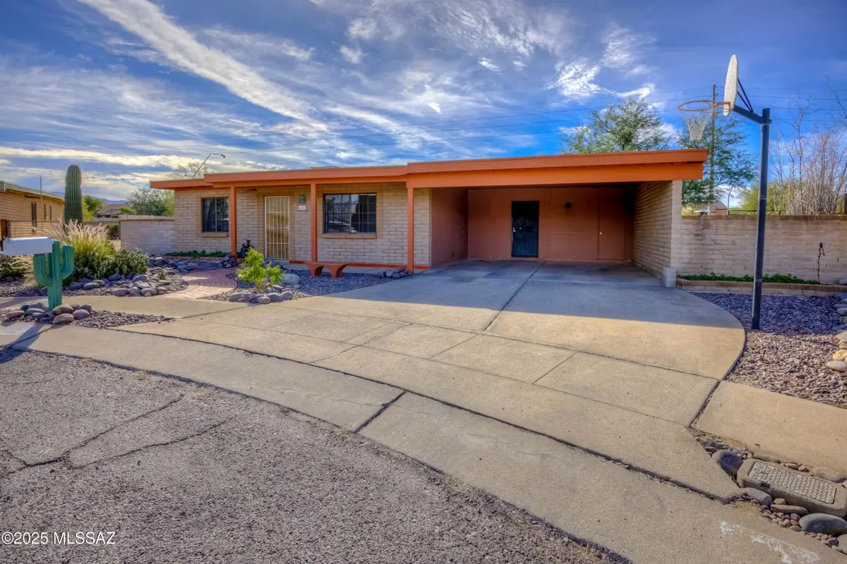 1101 N Sunspot Place, Tucson, AZ 85715 - Image #1