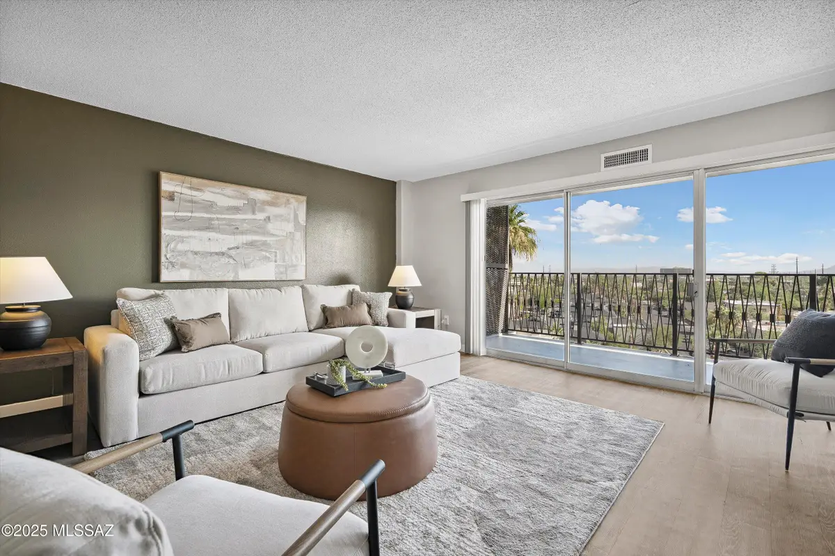 425 W Paseo Redondo Drive #4E, Tucson, AZ 85701 - Image #1