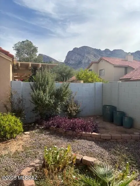 250 E Fieldcrest Lane, Oro Valley, AZ 85737 - Image #1