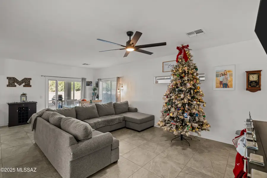 147 E Calle Puente Azul, Sahuarita, AZ 85629 - Image #2