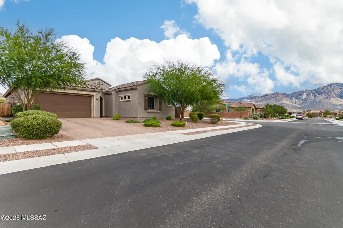 685 E Romsdalen Road, Oro Valley, AZ 85755 - Image #1