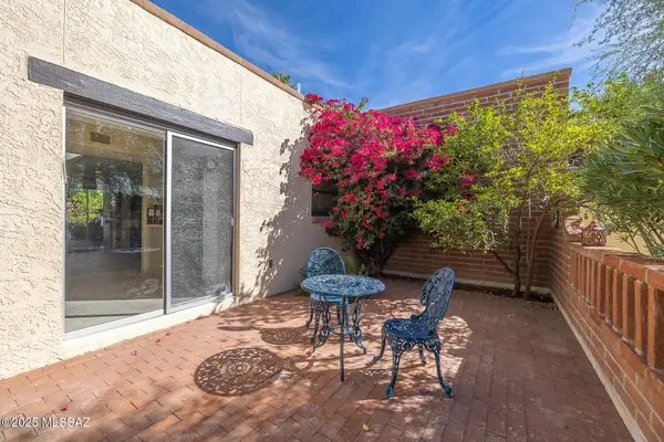 2561 E Cerrada Adelita, Tucson, AZ 85718