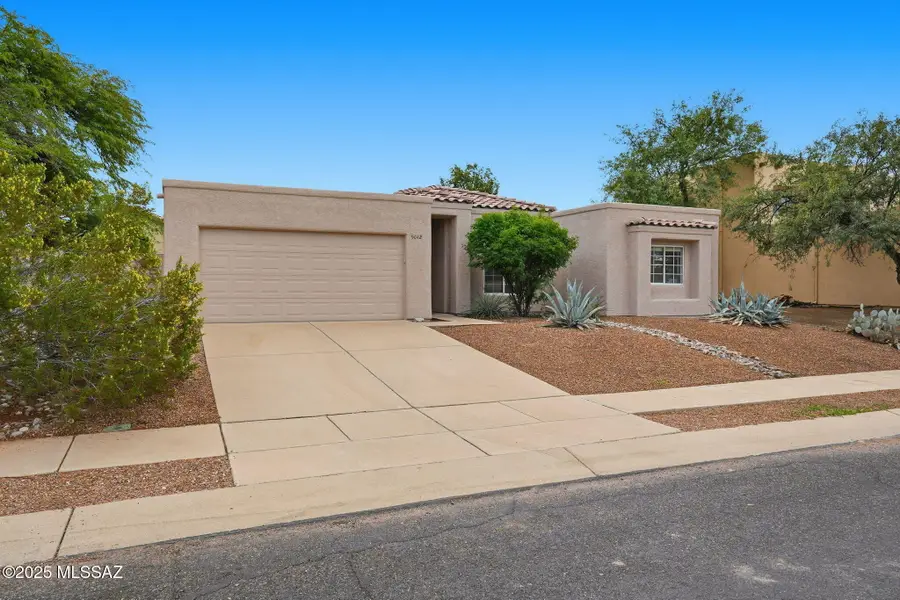 9042 N Sanguine Drive, Tucson, AZ 85743 - Image #2