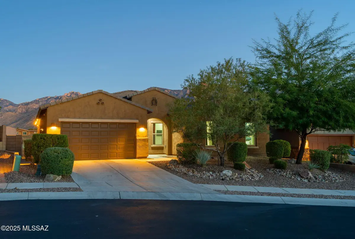 11780 N Silverwood Drive, Oro Valley, AZ 85737 - Image #1