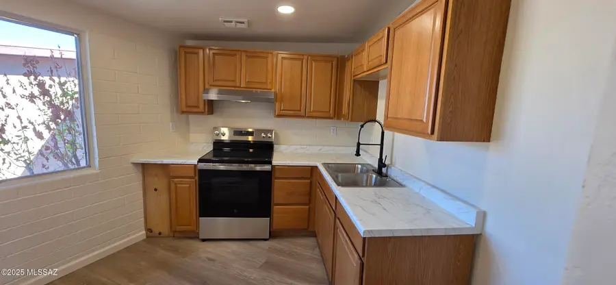 1507 W Roger Road, Tucson, AZ 85705 - Image #2