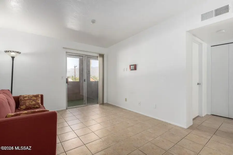 1810 E Blacklidge Drive #123, Tucson, AZ 85719 - Image #2