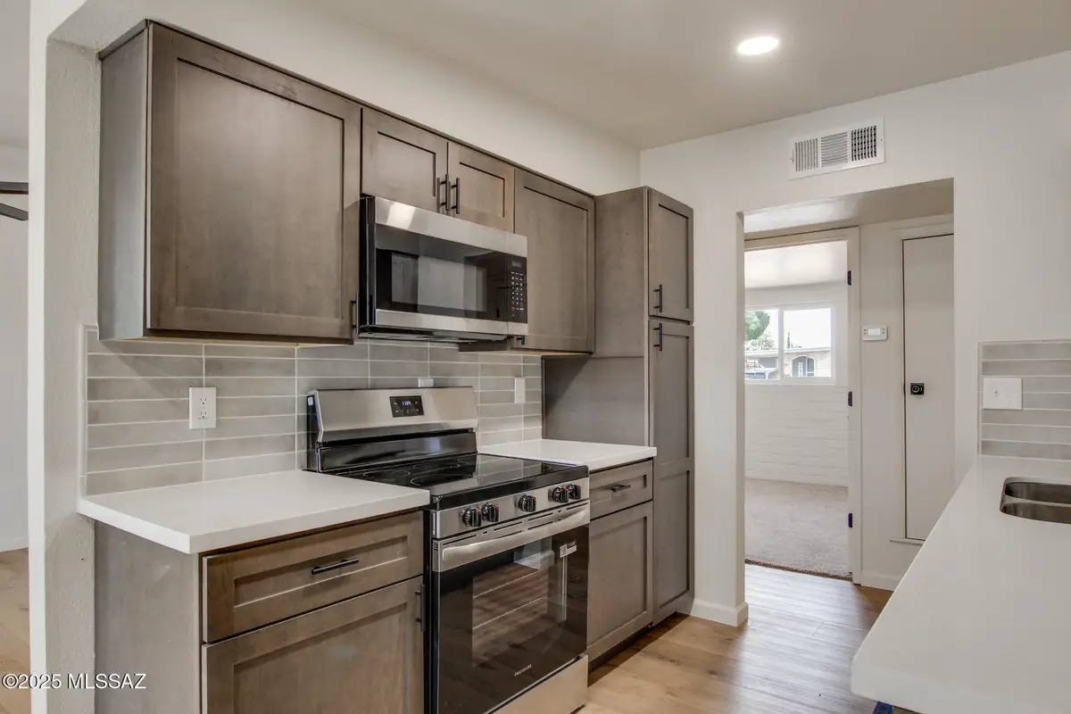 3303 S Manitoba Avenue, Tucson, AZ 85730 - Image #1