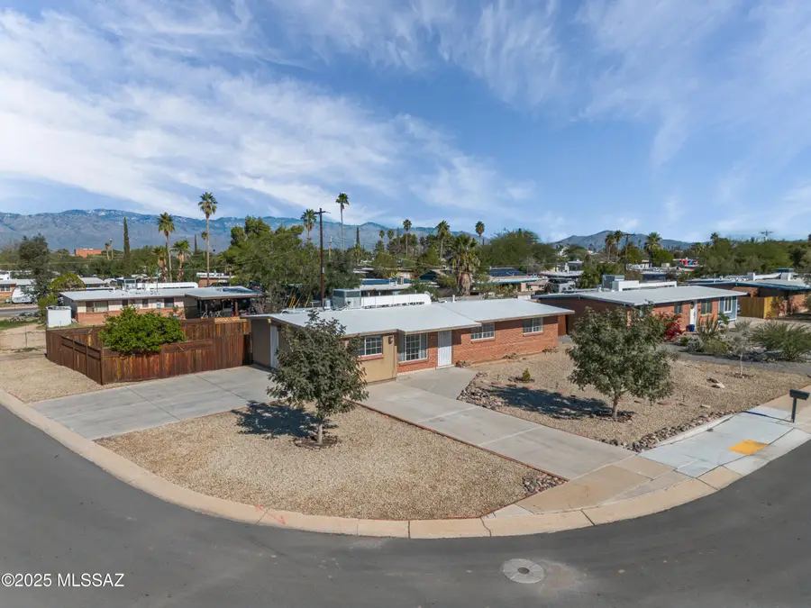 6901 E Calle Neptuno, Tucson, AZ 85710 - Image #2