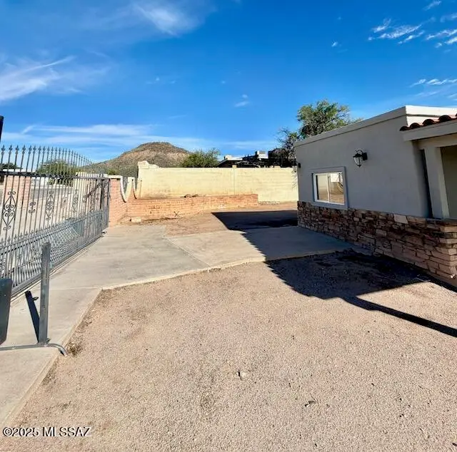 1633 S Camino Del Sierra, Tucson, AZ 85713 - Image #2