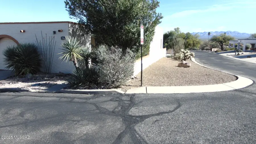 952 W Camino Asturias, Green Valley, AZ 85622 - Image #2