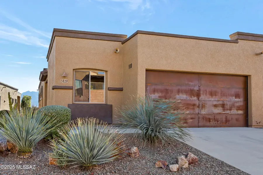 5829 S Waynes Way, Green Valley, AZ 85622 - Image #2