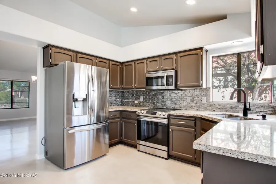 7246 E Shoreline Drive, Tucson, AZ 85715 - Image #2