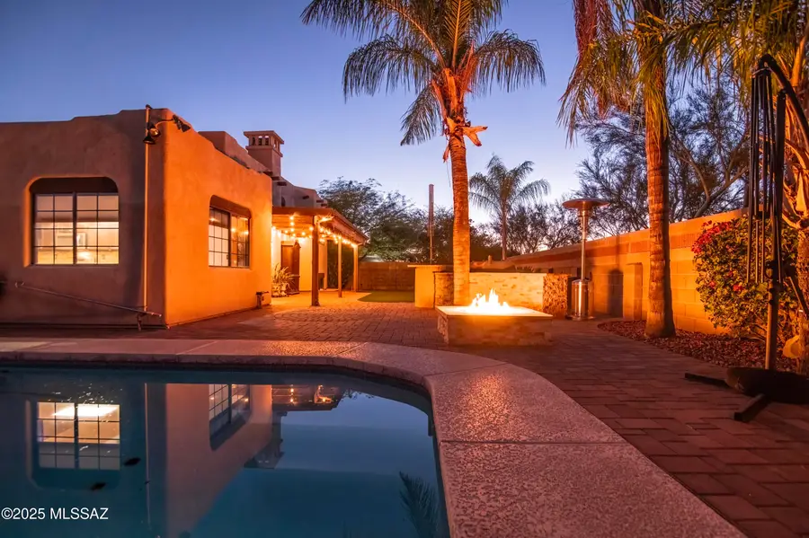 12831 N Meadview Way, Oro Valley, AZ 85755 - Image #2