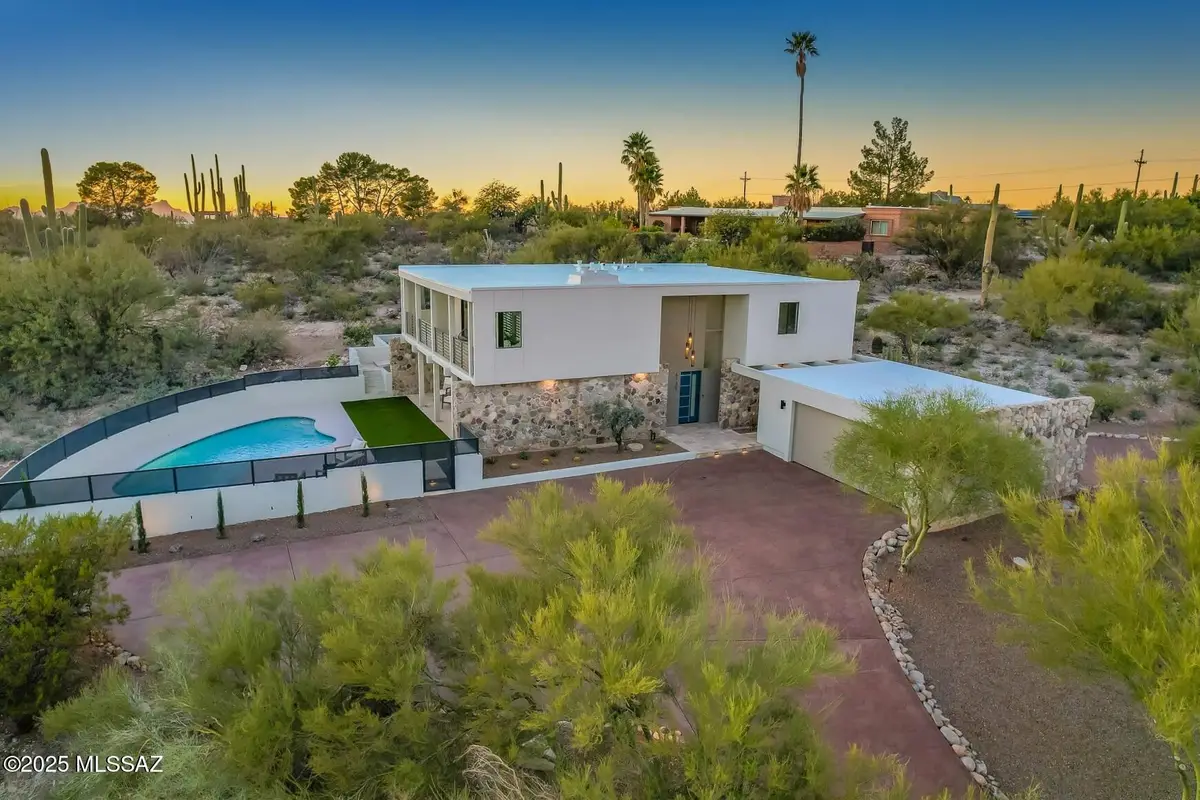 6735 N Camino Padre Isidoro, Tucson, AZ 85718 - Image #1