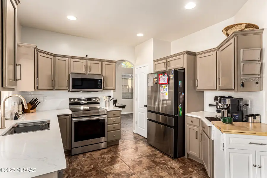 8022 S Fenway Drive, Tucson, AZ 85756 - Image #3