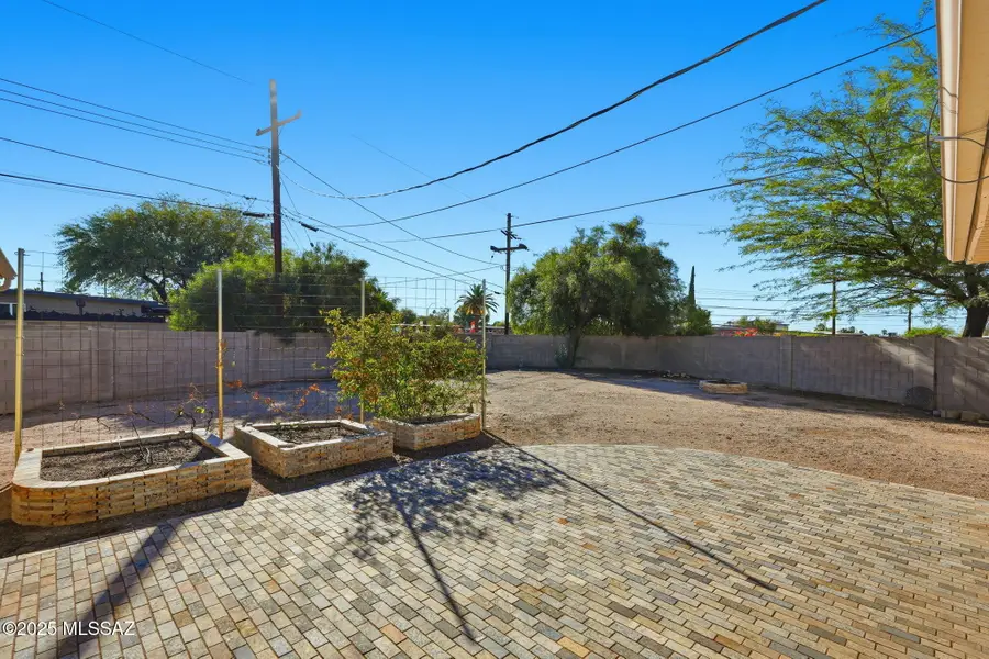 852 S Stuart Place, Tucson, AZ 85710 - Image #3