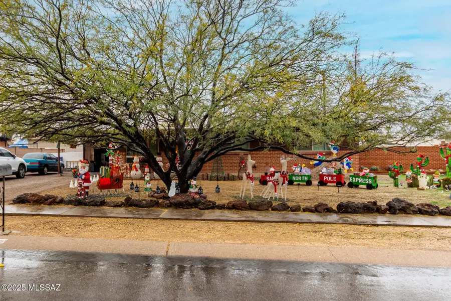 2036 S Avenida Ursa, Tucson, AZ 85710 - Image #2