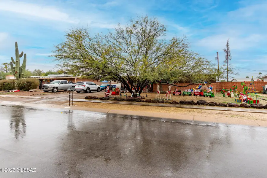 2036 S Avenida Ursa, Tucson, AZ 85710 - Image #3