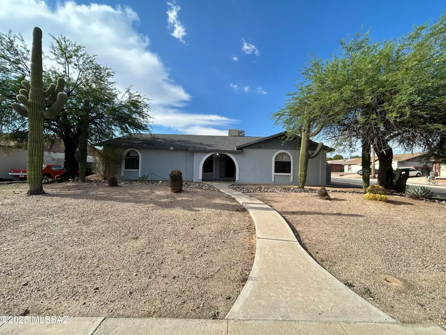 8001 N Firethorn Avenue, Tucson, AZ 85741 - Image #2