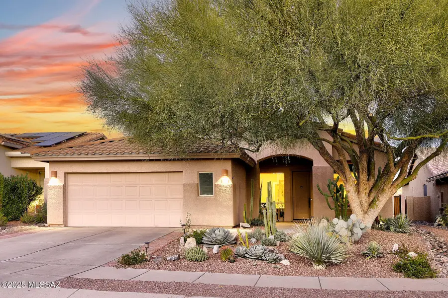 112 W Mountain Sage Drive, Oro Valley, AZ 85755 - Image #2