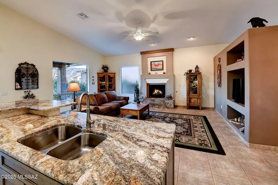 112 W Mountain Sage Drive, Oro Valley, AZ 85755 - Image #3