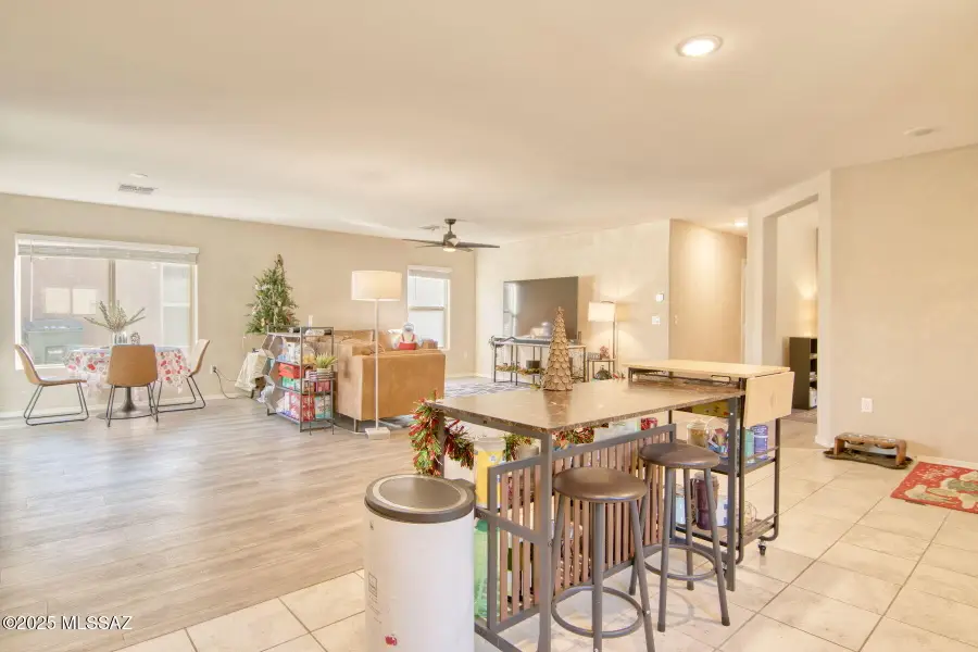 105 E Manor View Road, Tucson, AZ 85756 - Image #2