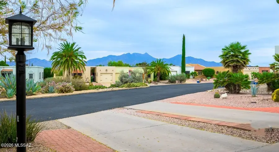 921 N Camino De Luz, Green Valley, AZ 85614 - Image #2