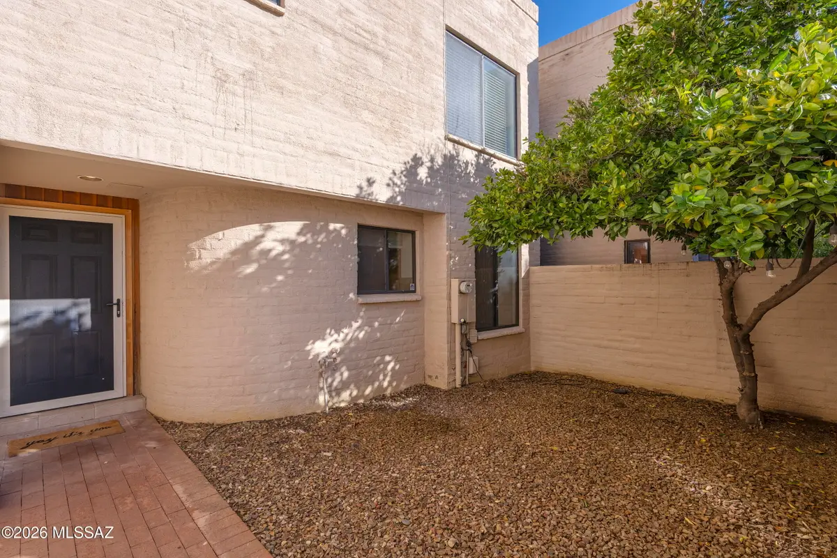 2817 E Sierra Vista Road, Tucson, AZ 85716 - Image #1