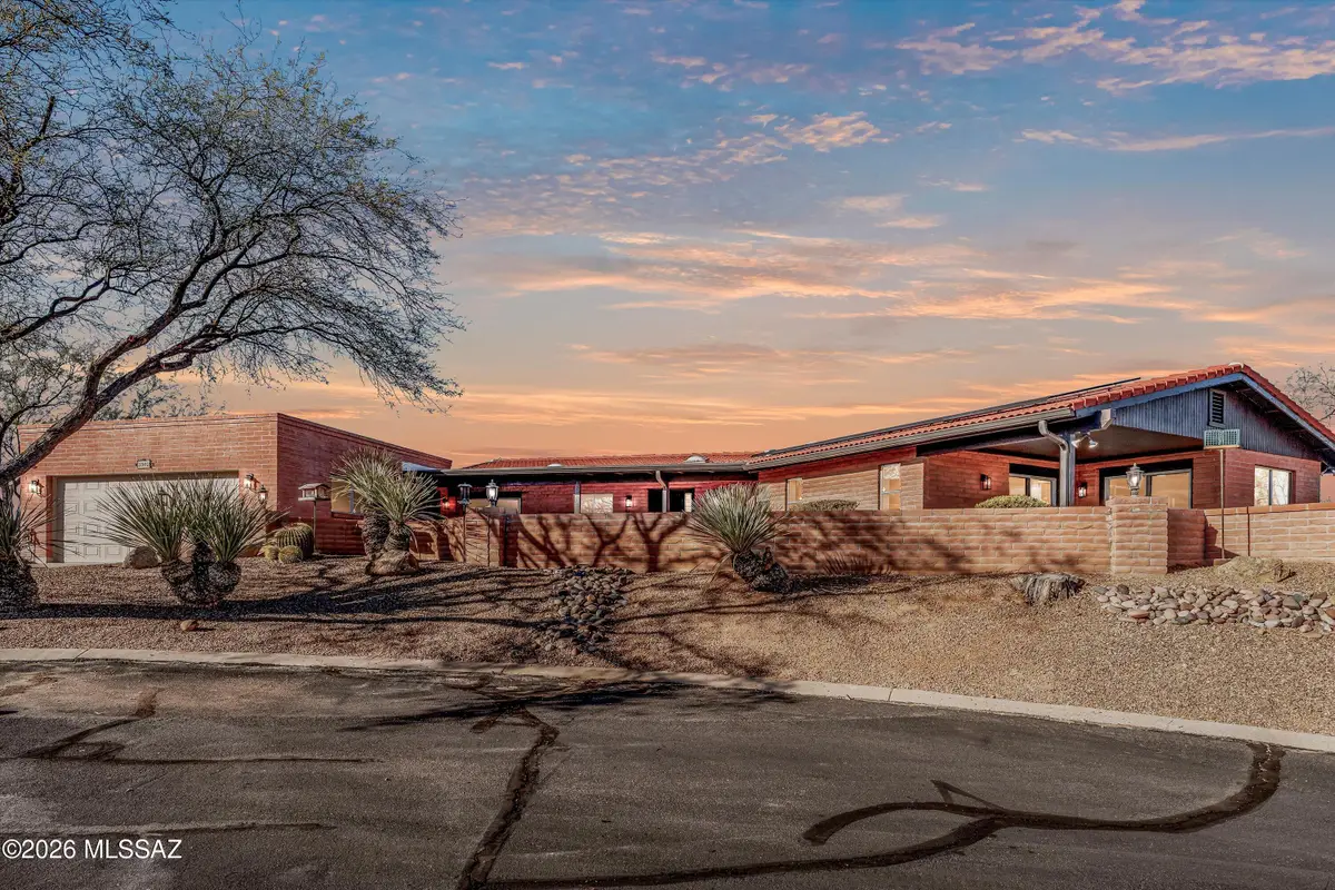 3902 S Via Del Ruisenor, Green Valley, AZ 85622 - #1